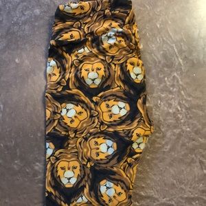 Lion OS Lularoe leggings